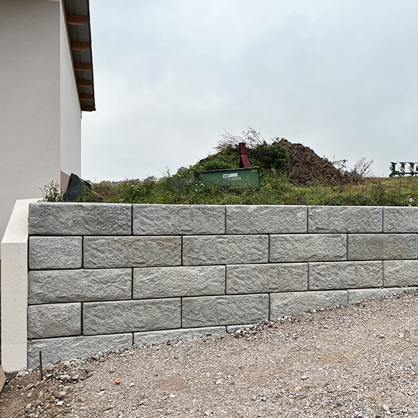 Stützwand mit SW-Stützwandsystem als Böschungssicherung von SW Umwelttechnik