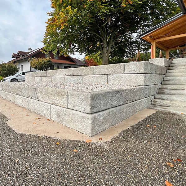 Terrassierte Stützmauer mit dem SW-Stützwandsystem